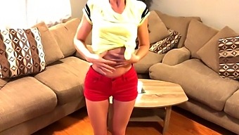 Zwoele Stapfantasie Verandert In Een Hete Solo Stripsessie Op Porn Hub
