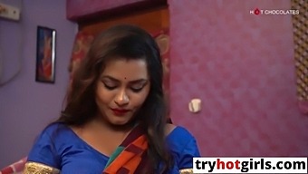 Profesora India Y Joven Estudiante Universitaria Se Involucran En Un Intenso Encuentro Sexual