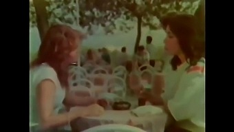 La Esposa Turca Vintage Sailh Gerney Tiene Orgasmos En Video Hd