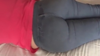 Amateur Spy Cam Captures Milk Filling Nice Ass