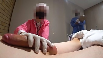 Twee Verpleegsters Onderzoeken Mijn Penis In Het Ziekenhuis Voor Twee Dagen