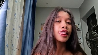 Belleza Asiática Diminutiva