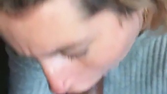 Iubita Mea Face Un Deepthroat Uimitor Și Primește Sperma Mea În Gură