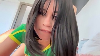 Mi Joven Y Sexy Hermanastra Brasileña Quiere Que Eyacule En Su Cara