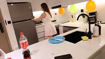 Video Amator Cu Un Blowjob Și Creampie Cu O Față Prietenoasă