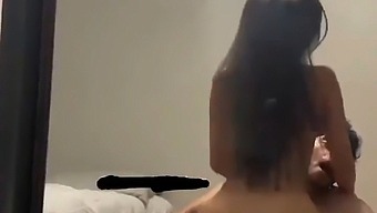 Joven Mujer Monta La Gran Polla De Un Hombre Rico